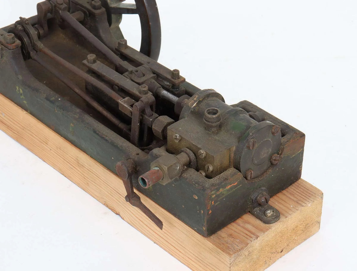 Vintage horizontal mill engine with reversing gear