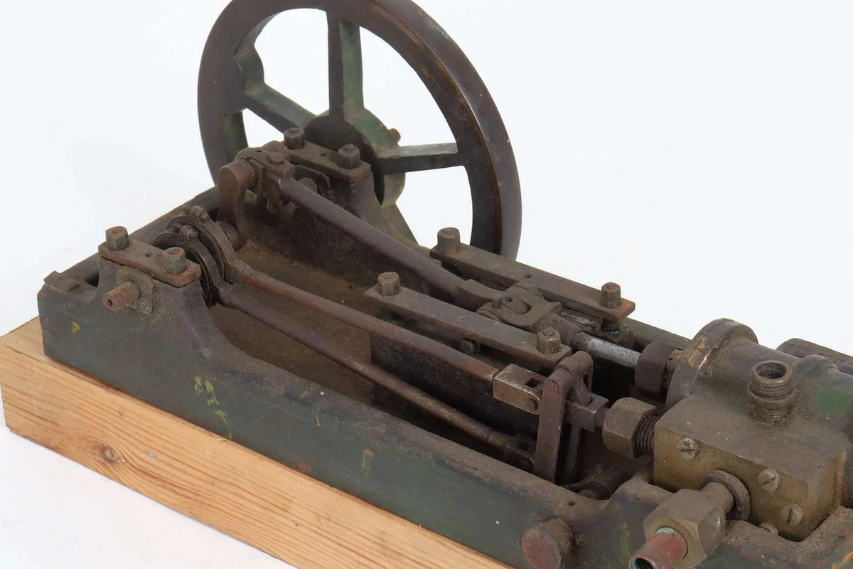 Vintage horizontal mill engine with reversing gear