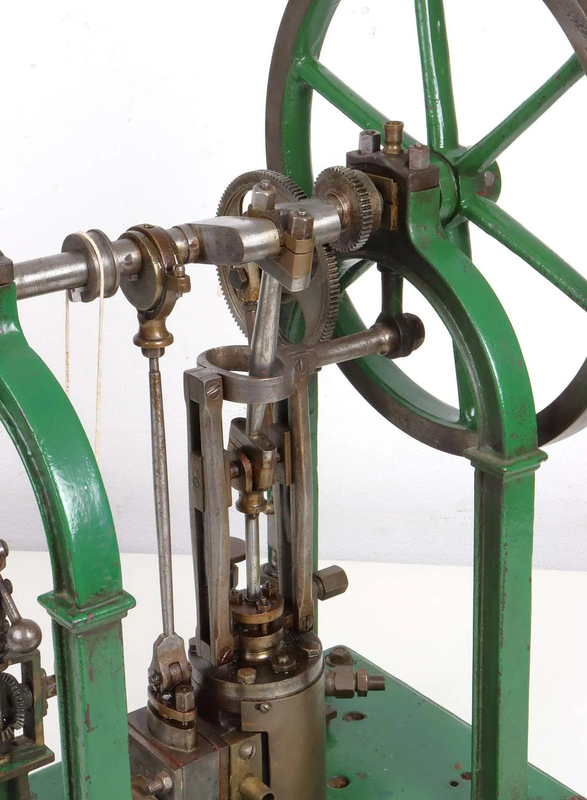 Vintage apprentice piece engine with feed pump