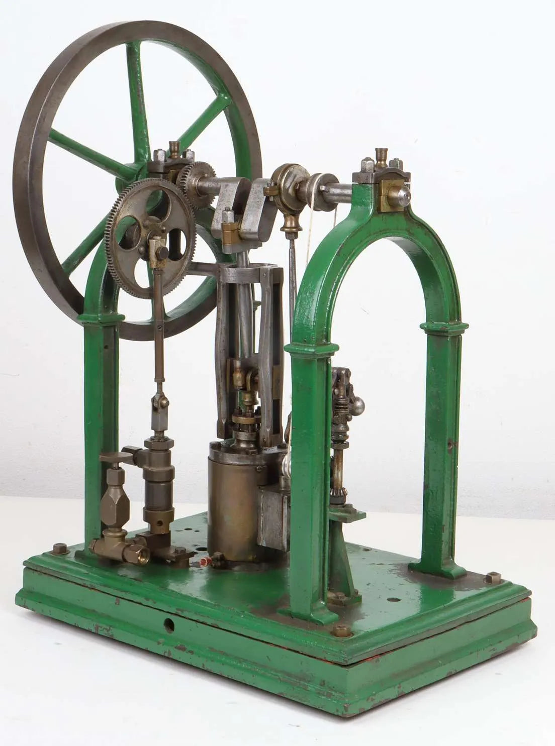 Vintage apprentice piece engine with feed pump