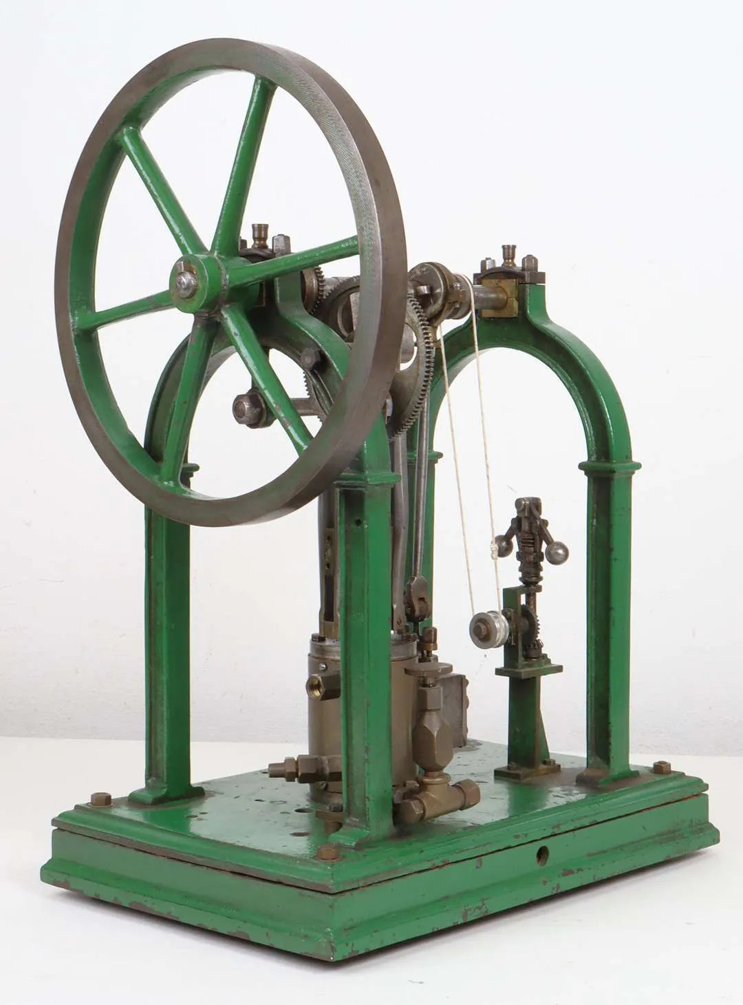 Vintage apprentice piece engine with feed pump