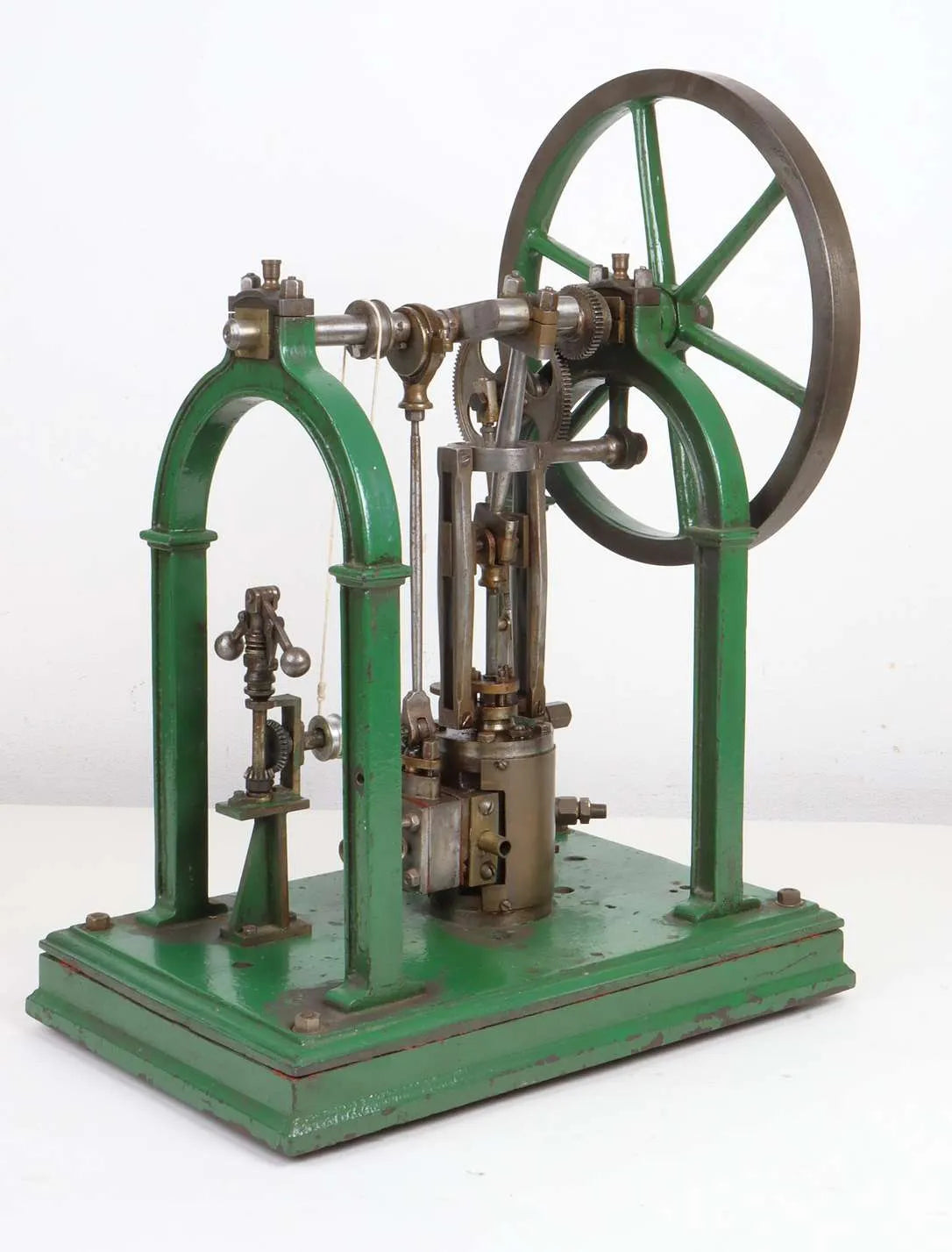 Vintage apprentice piece engine with feed pump