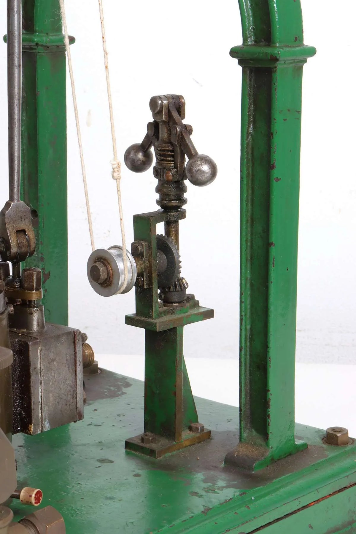 Vintage apprentice piece engine with feed pump