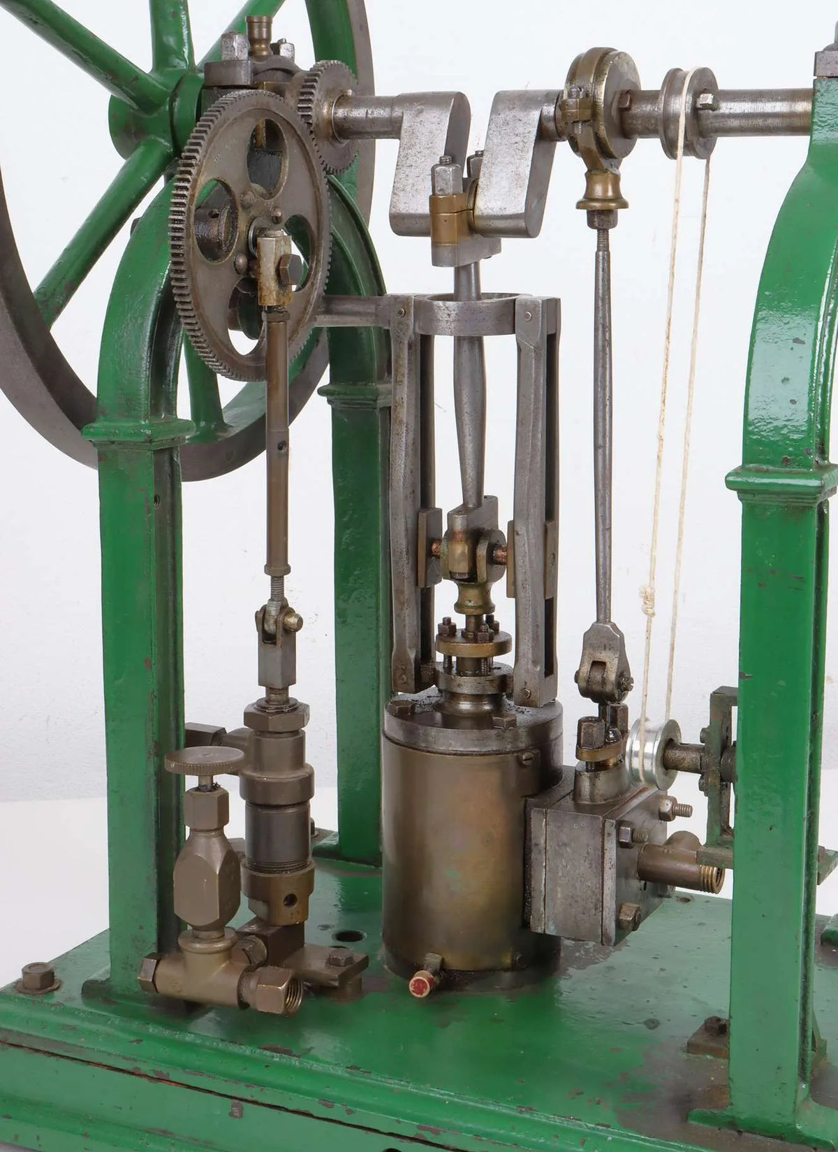 Vintage apprentice piece engine with feed pump