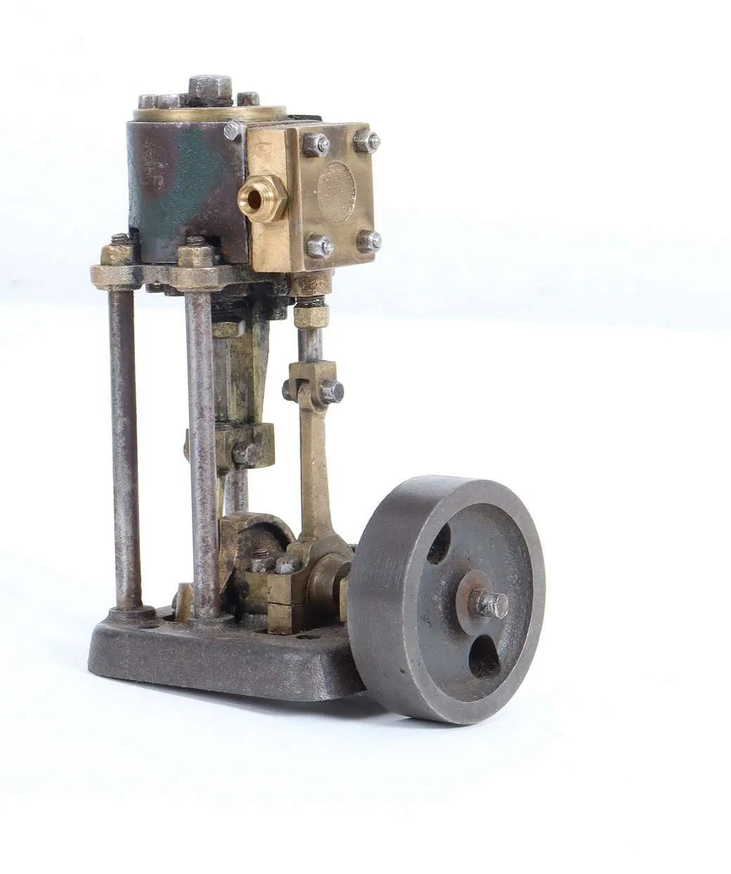 Small four pillar vertical engine