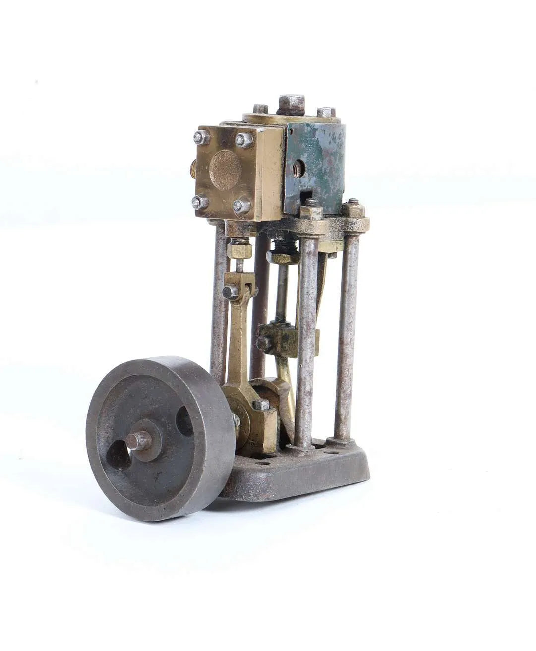 Small four pillar vertical engine