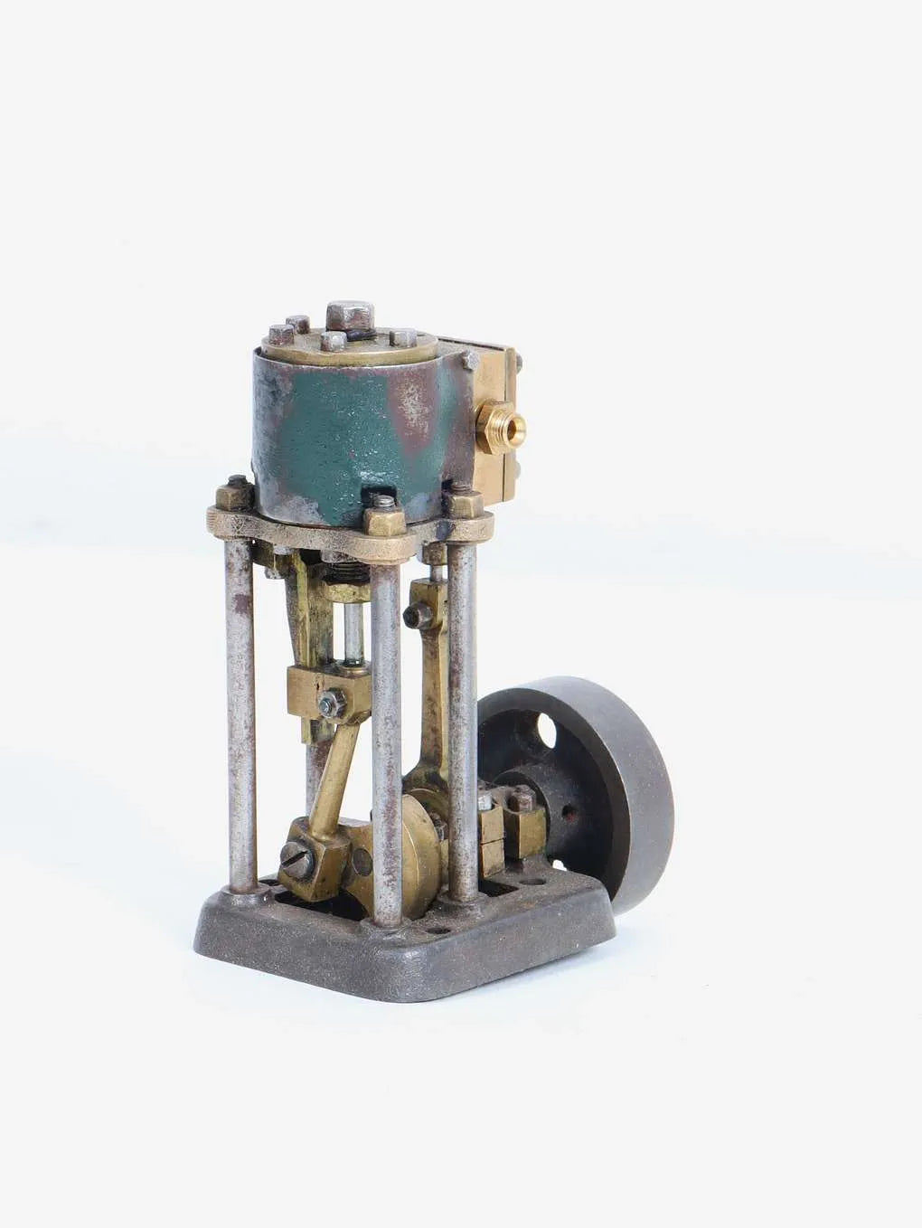 Small four pillar vertical engine