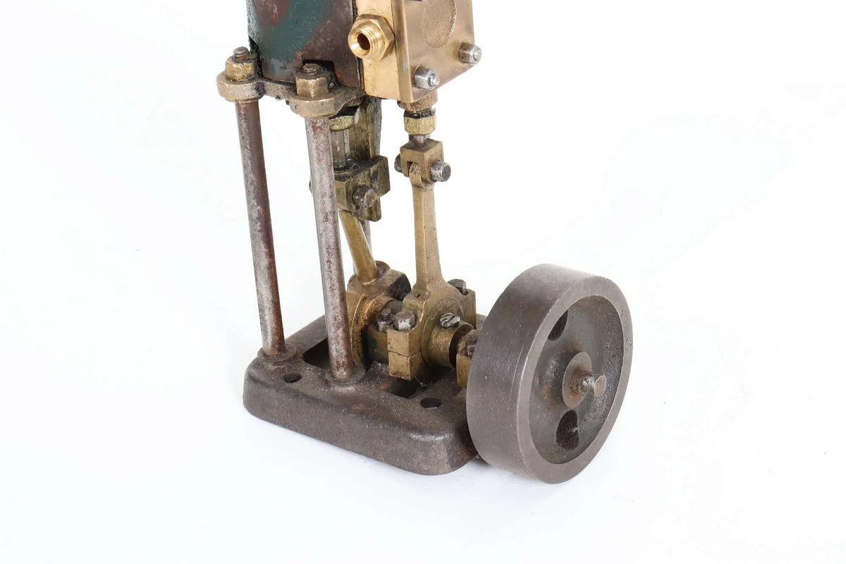 Small four pillar vertical engine