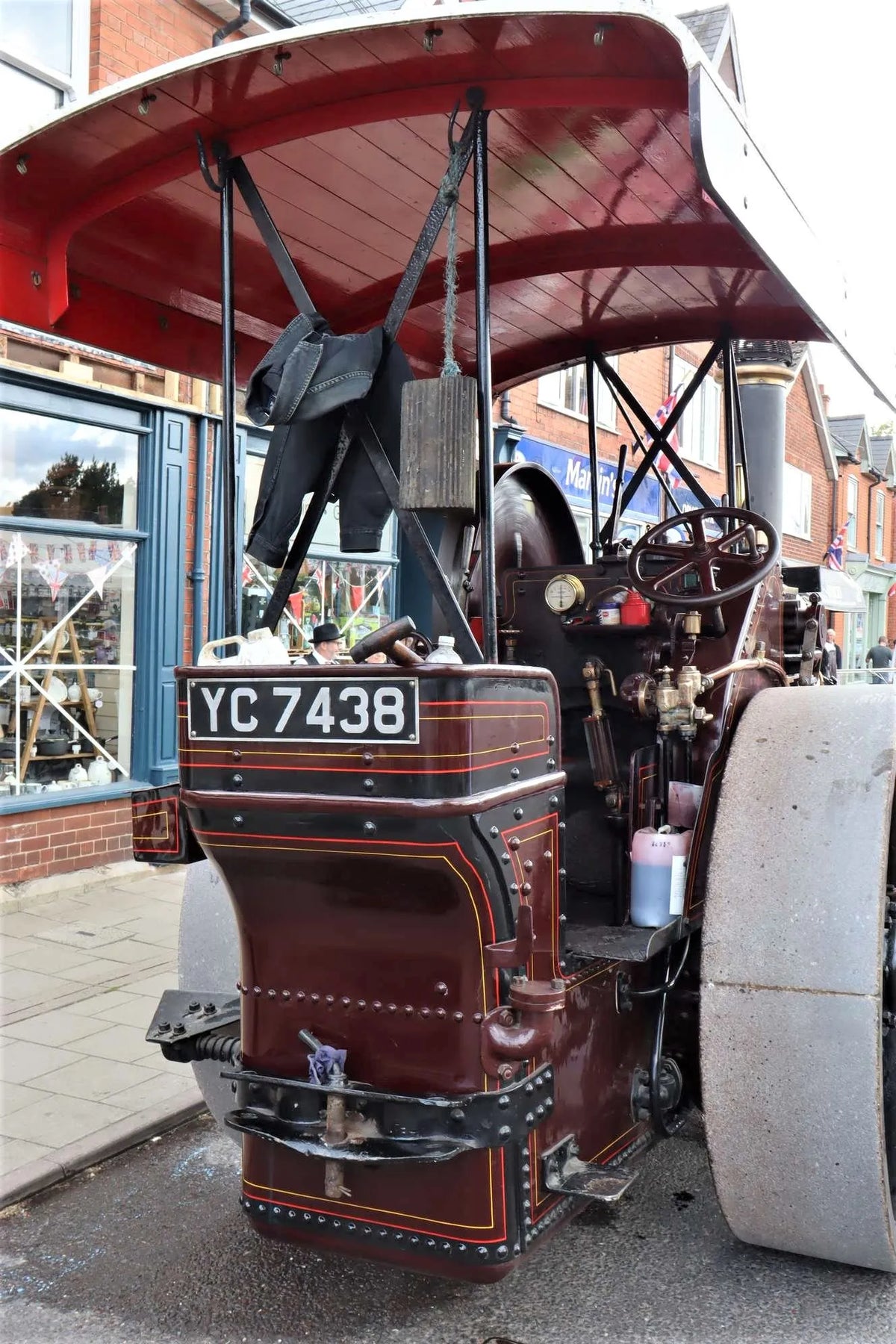 Fowler 10 ton DNB steam roller No.17481