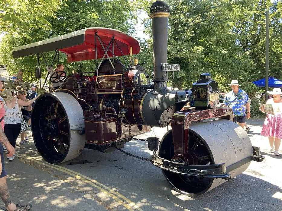 Fowler 10 ton DNB steam roller No.17481