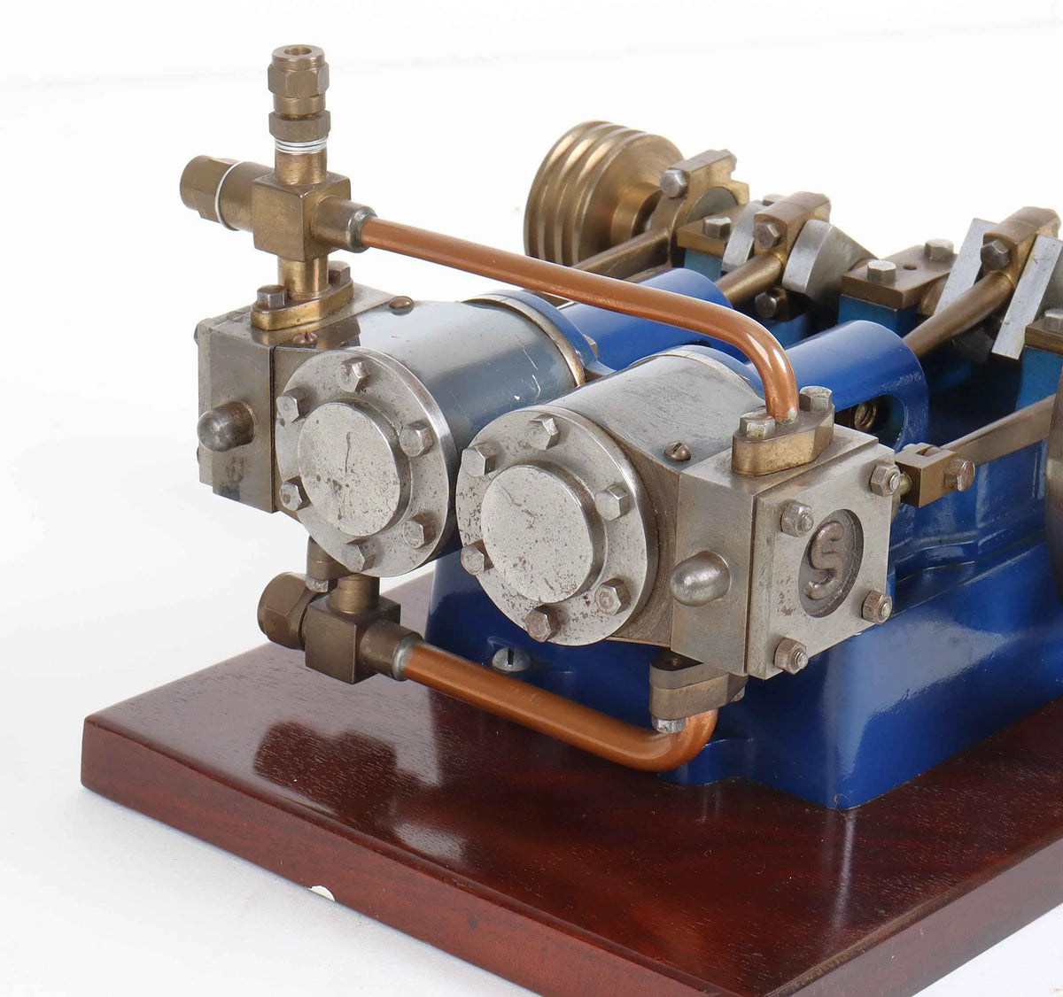 Stuart "Score" horizontal twin engine