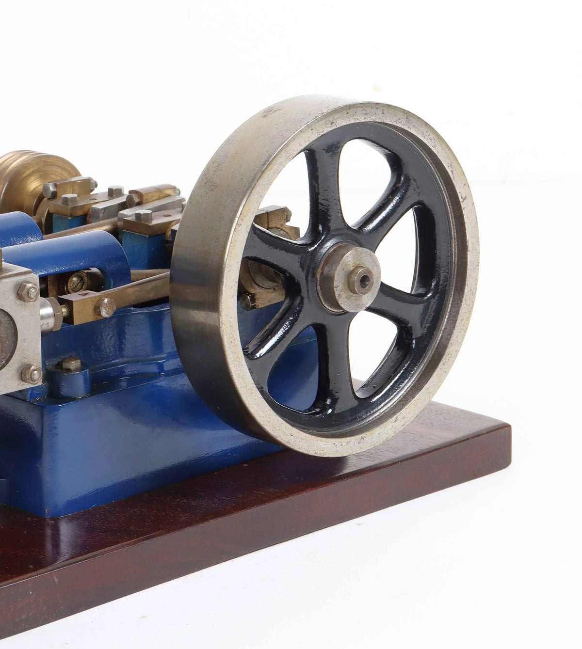 Stuart "Score" horizontal twin engine