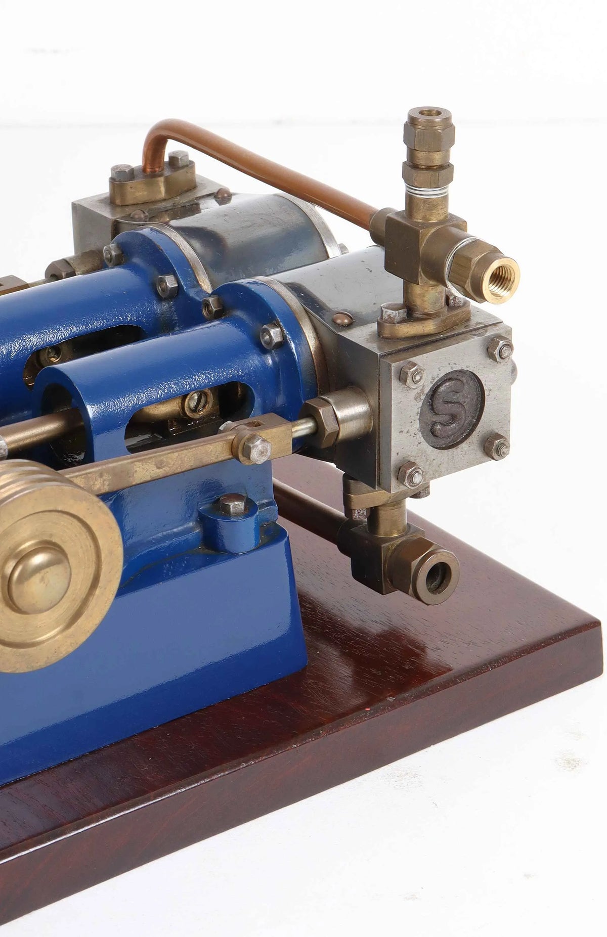 Stuart "Score" horizontal twin engine
