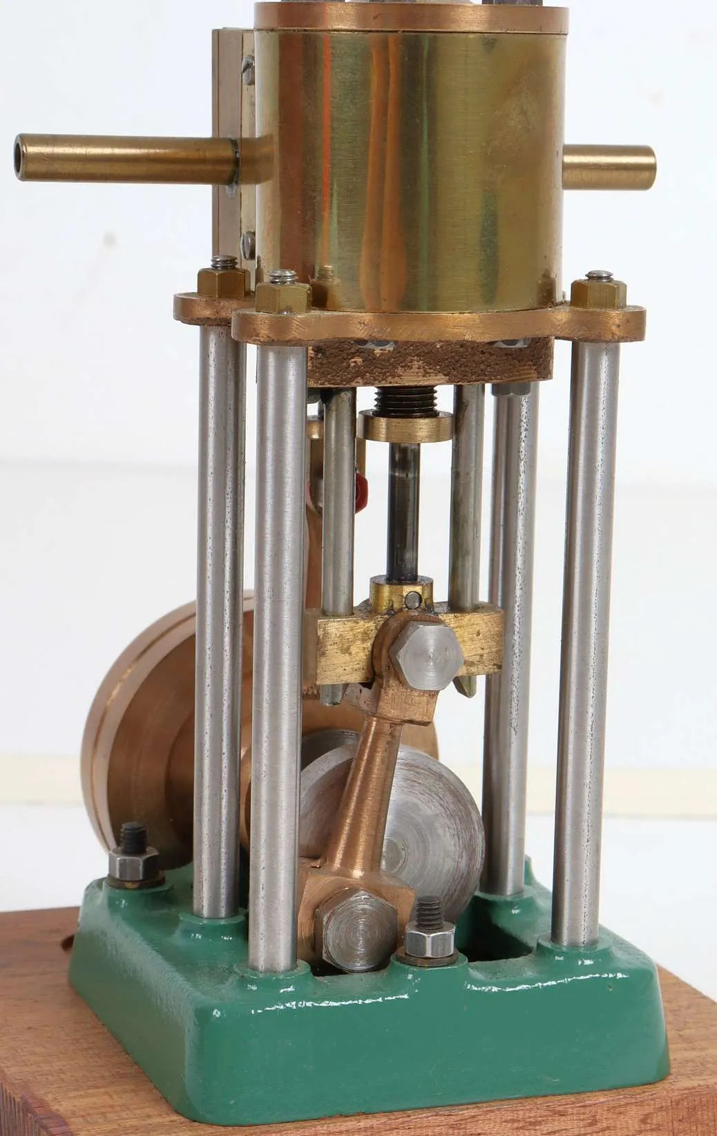 Four column vertical engine