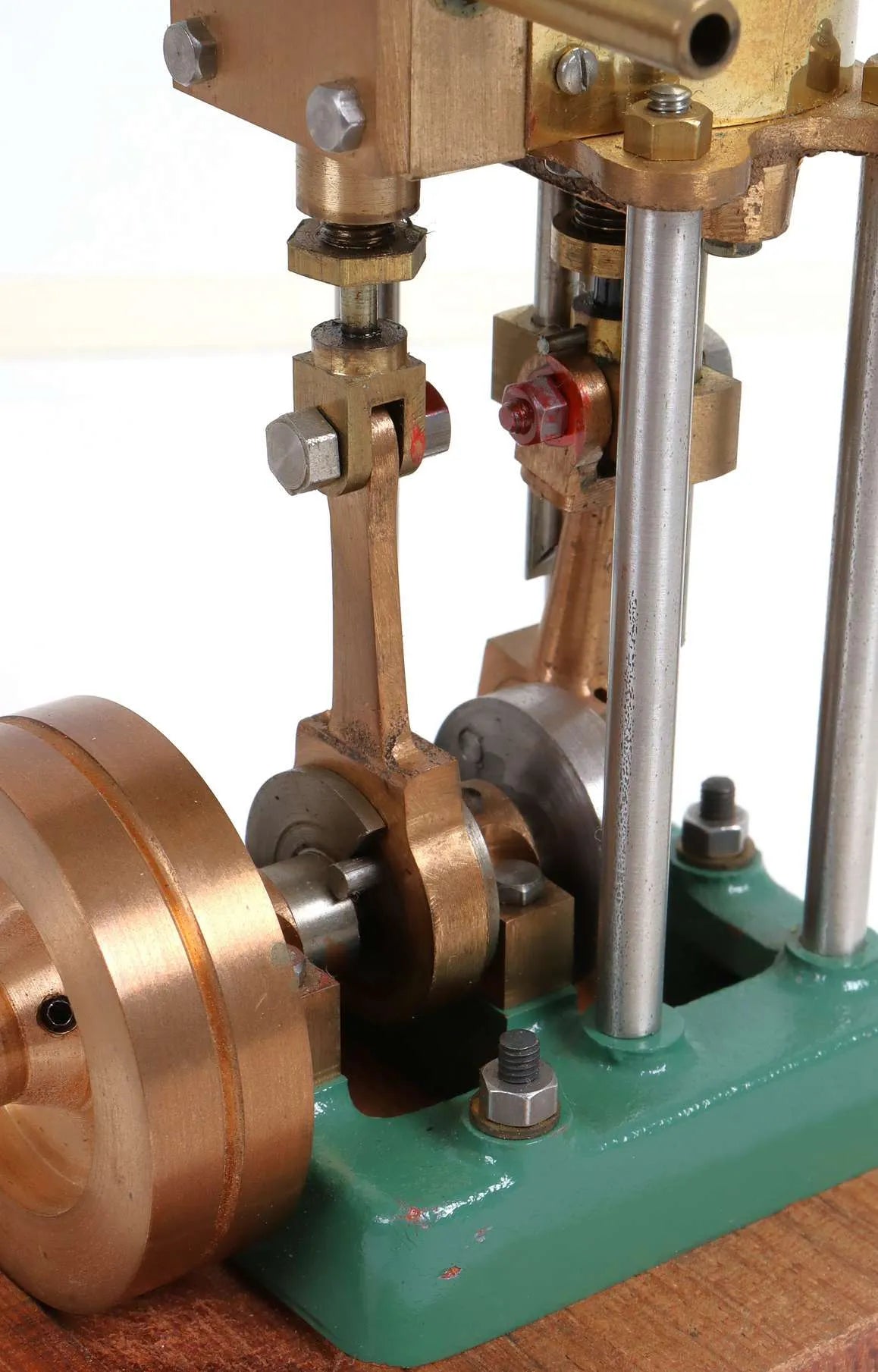 Four column vertical engine