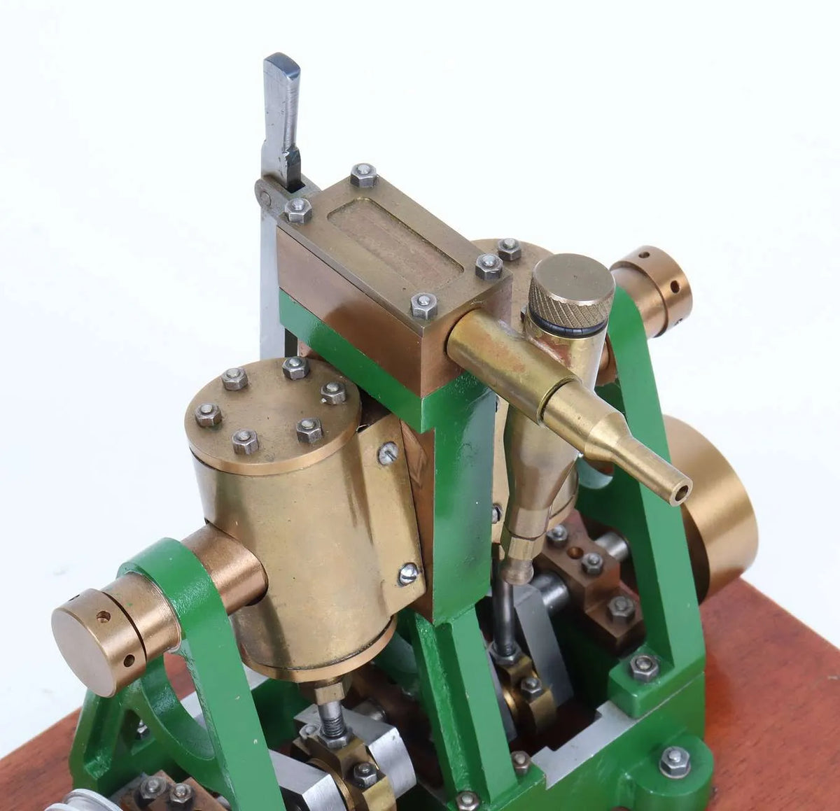 Oscillating vertical twin with propellor