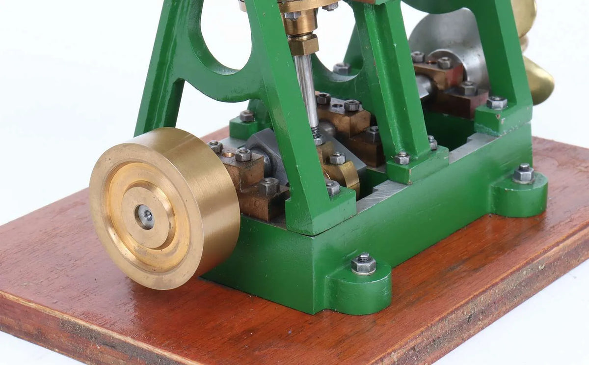 Oscillating vertical twin with propellor