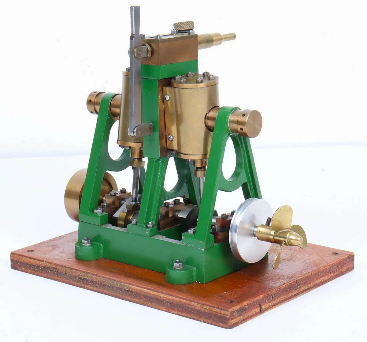 Oscillating vertical twin with propellor
