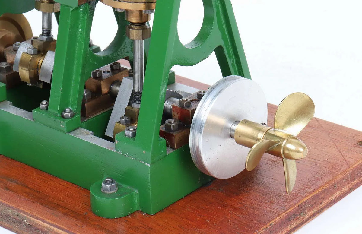 Oscillating vertical twin with propellor