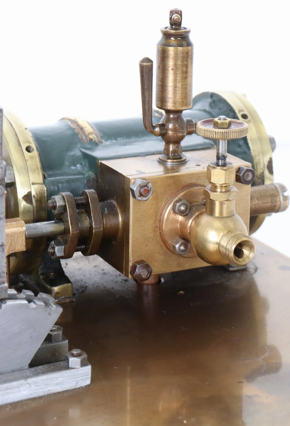 Horizontal mill engine