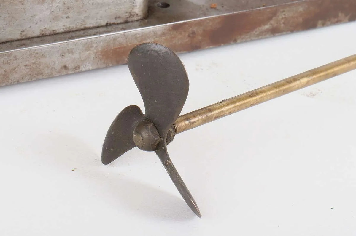 Oscillating engine with marine flywheel, propshaft and propeller