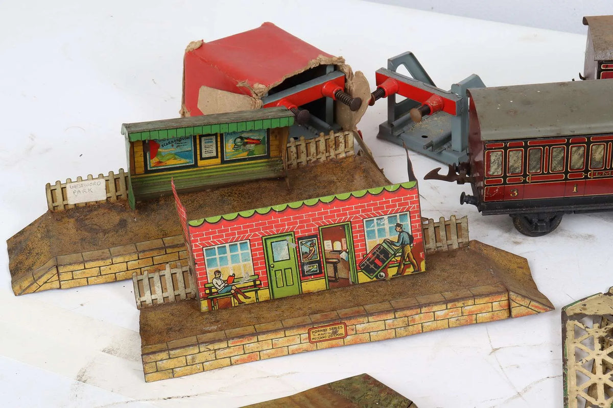Assorted Hornby tinplate rolling stock, track & locomotive