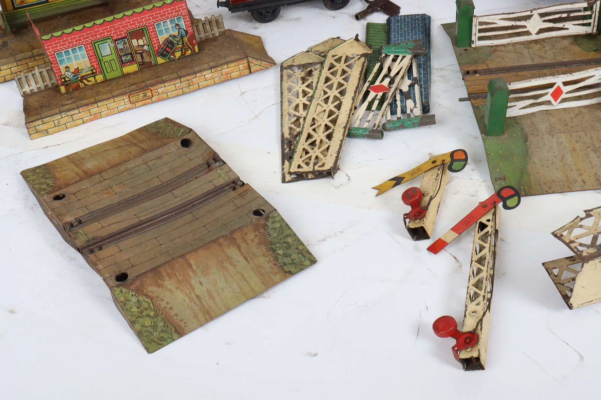 Assorted Hornby tinplate rolling stock, track & locomotive