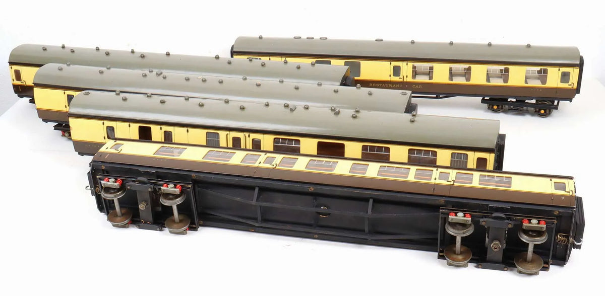 Rake of gauge 1 GWR coaches