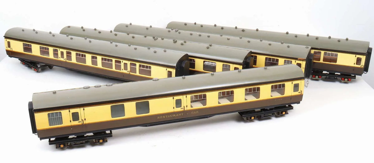Rake of gauge 1 GWR coaches
