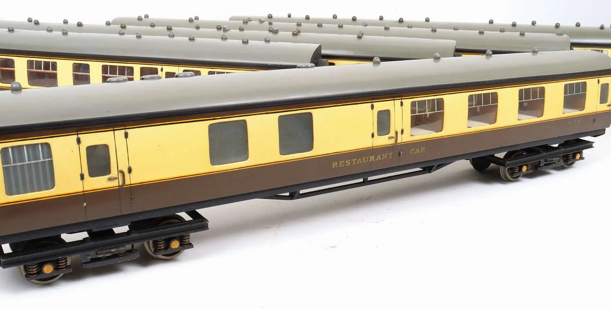 Rake of gauge 1 GWR coaches