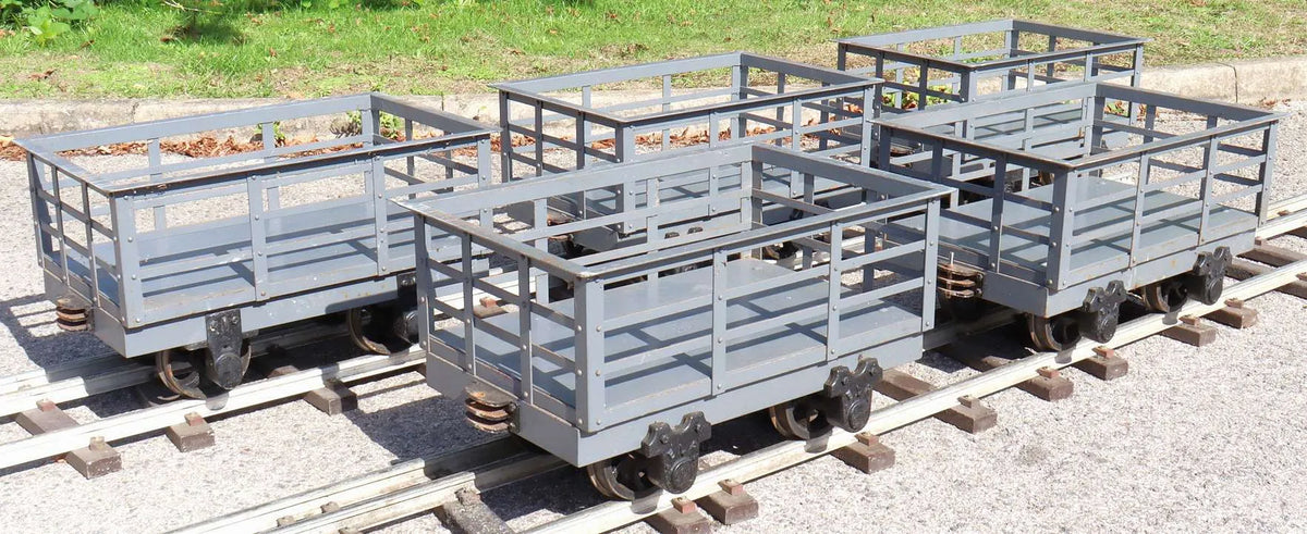 Rake of five 7 1/4 inch narrow gauge slate wagons
