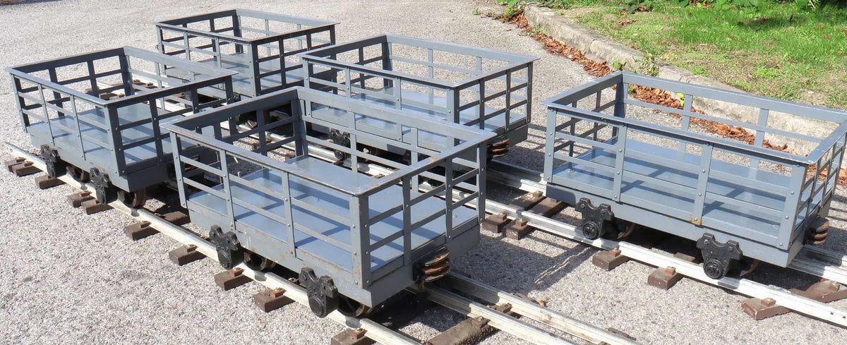 Rake of five 7 1/4 inch narrow gauge slate wagons