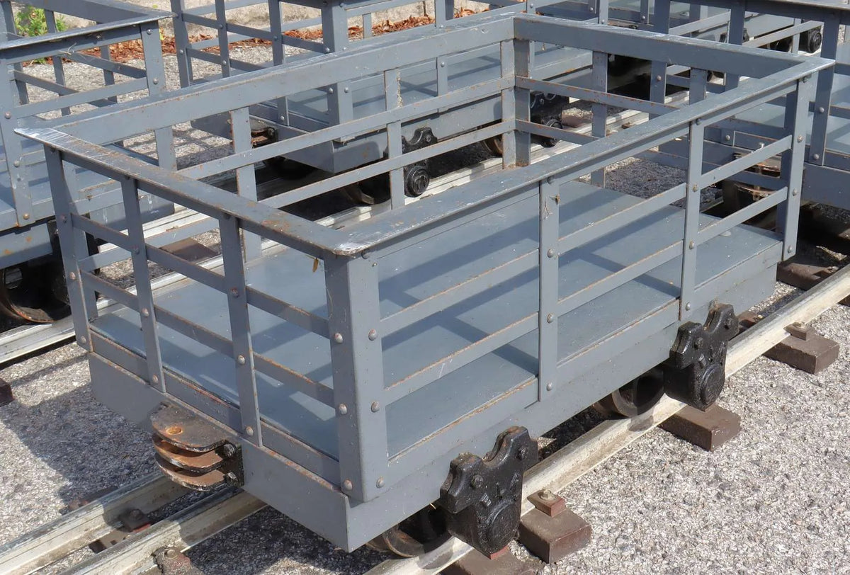 Rake of five 7 1/4 inch narrow gauge slate wagons