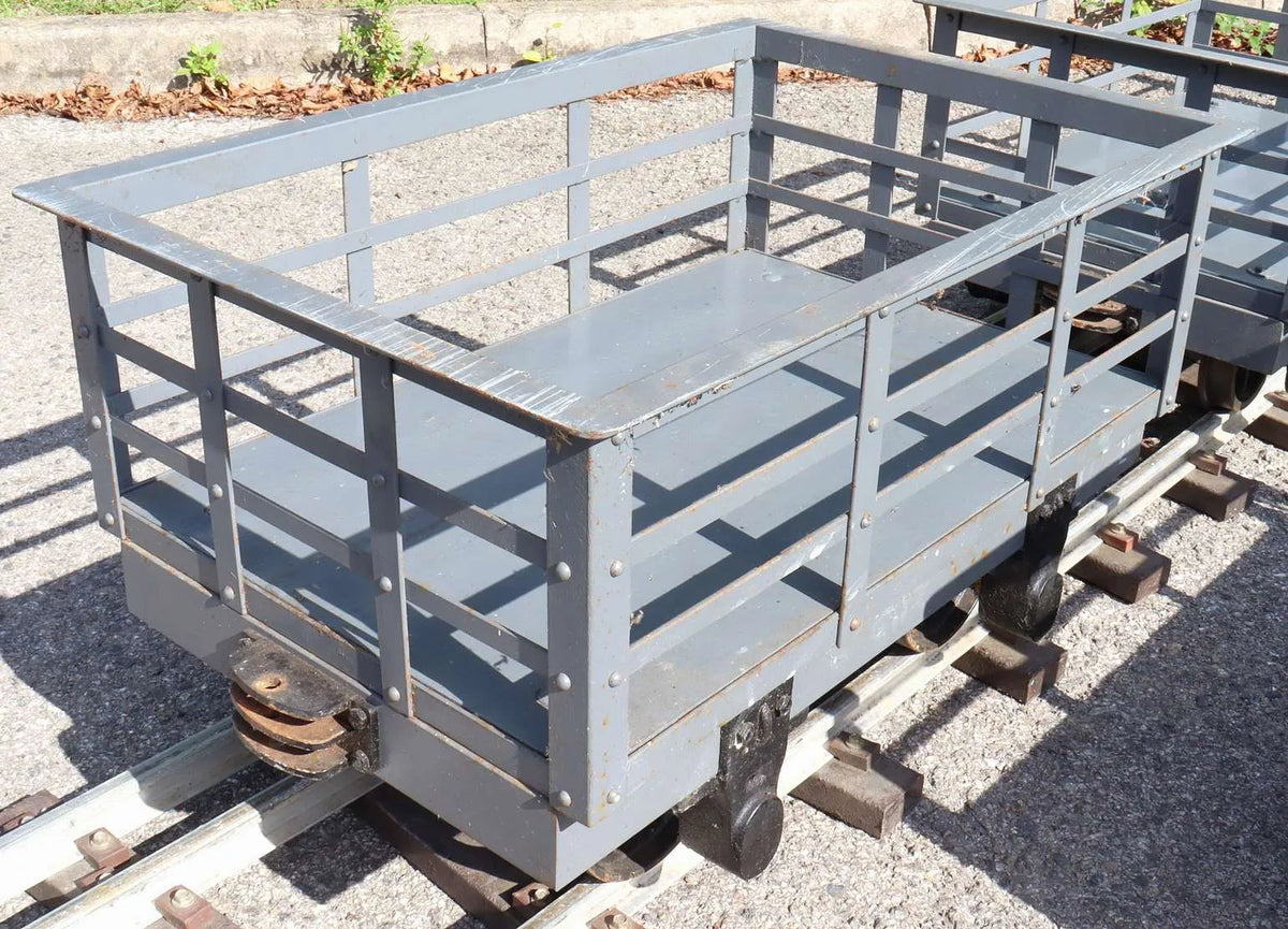 Rake of five 7 1/4 inch narrow gauge slate wagons
