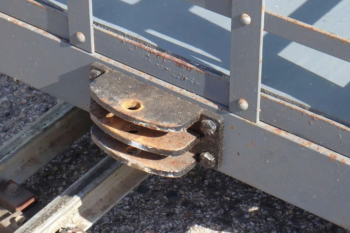 Rake of five 7 1/4 inch narrow gauge slate wagons