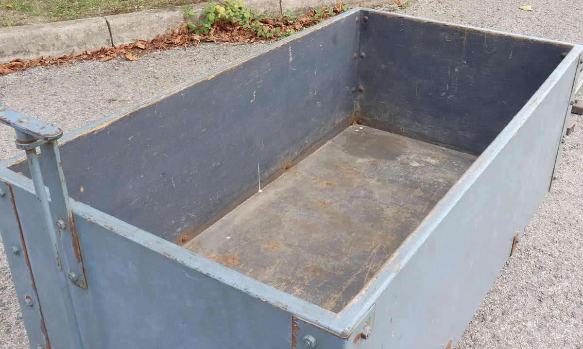 7 1/4 inch narrow gauge four wheel box plank wagon