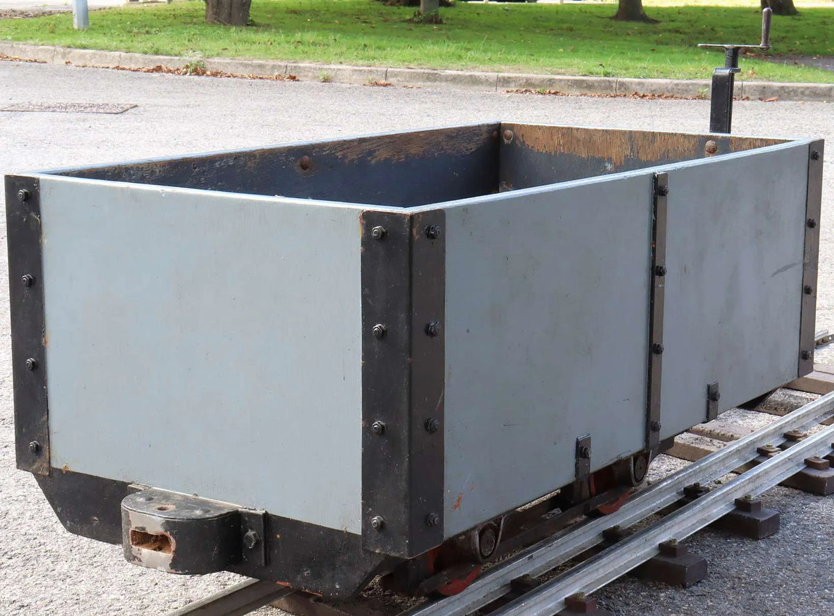7 1/4 inch narrow gauge four wheel box plank wagon
