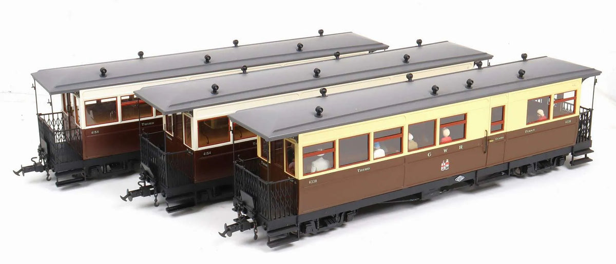 Rake of three 16mm Pickering coaches