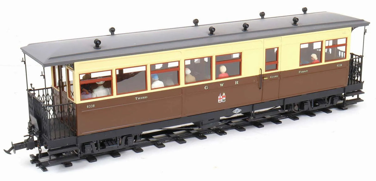 Rake of three 16mm Pickering coaches