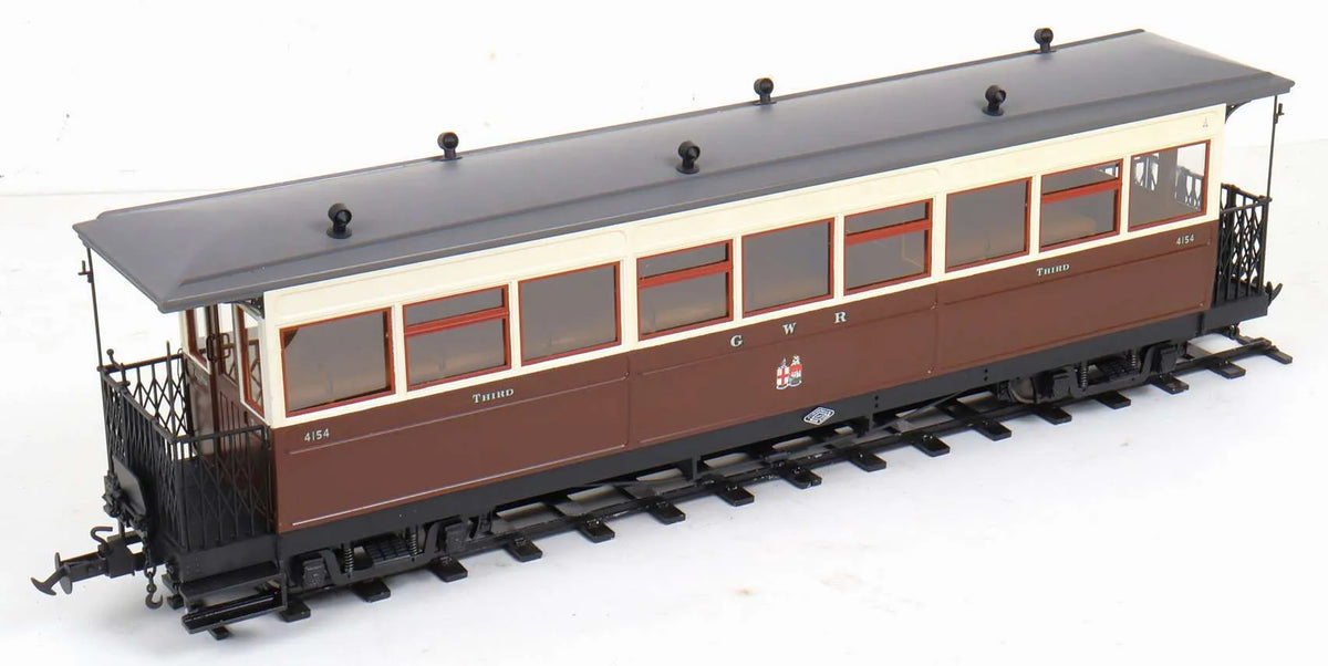 Rake of three 16mm Pickering coaches