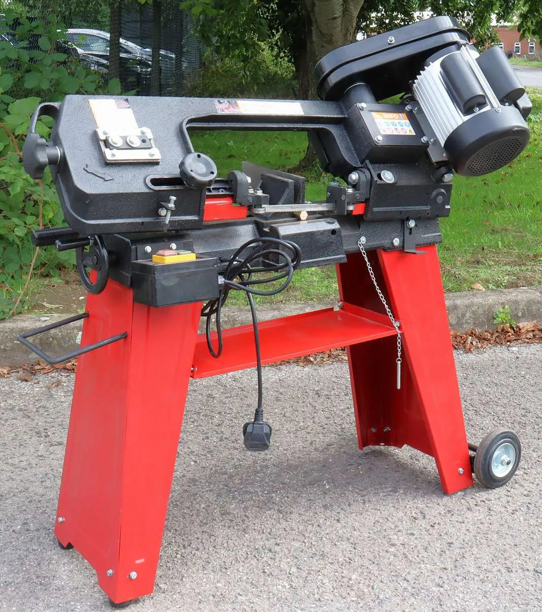 Horizontal bandsaw