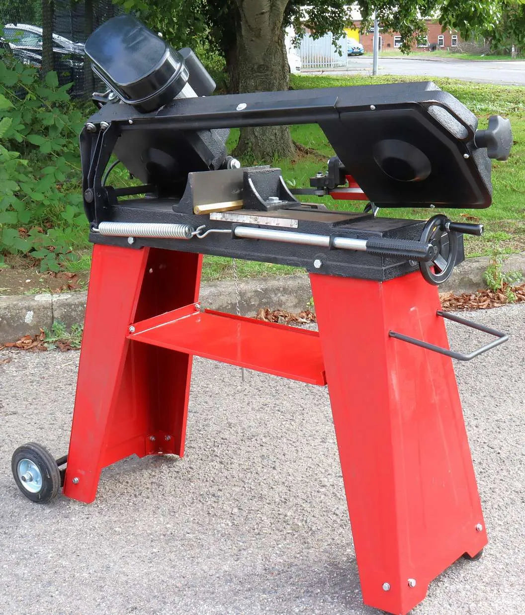 Horizontal bandsaw
