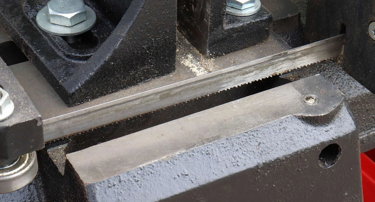 Horizontal bandsaw