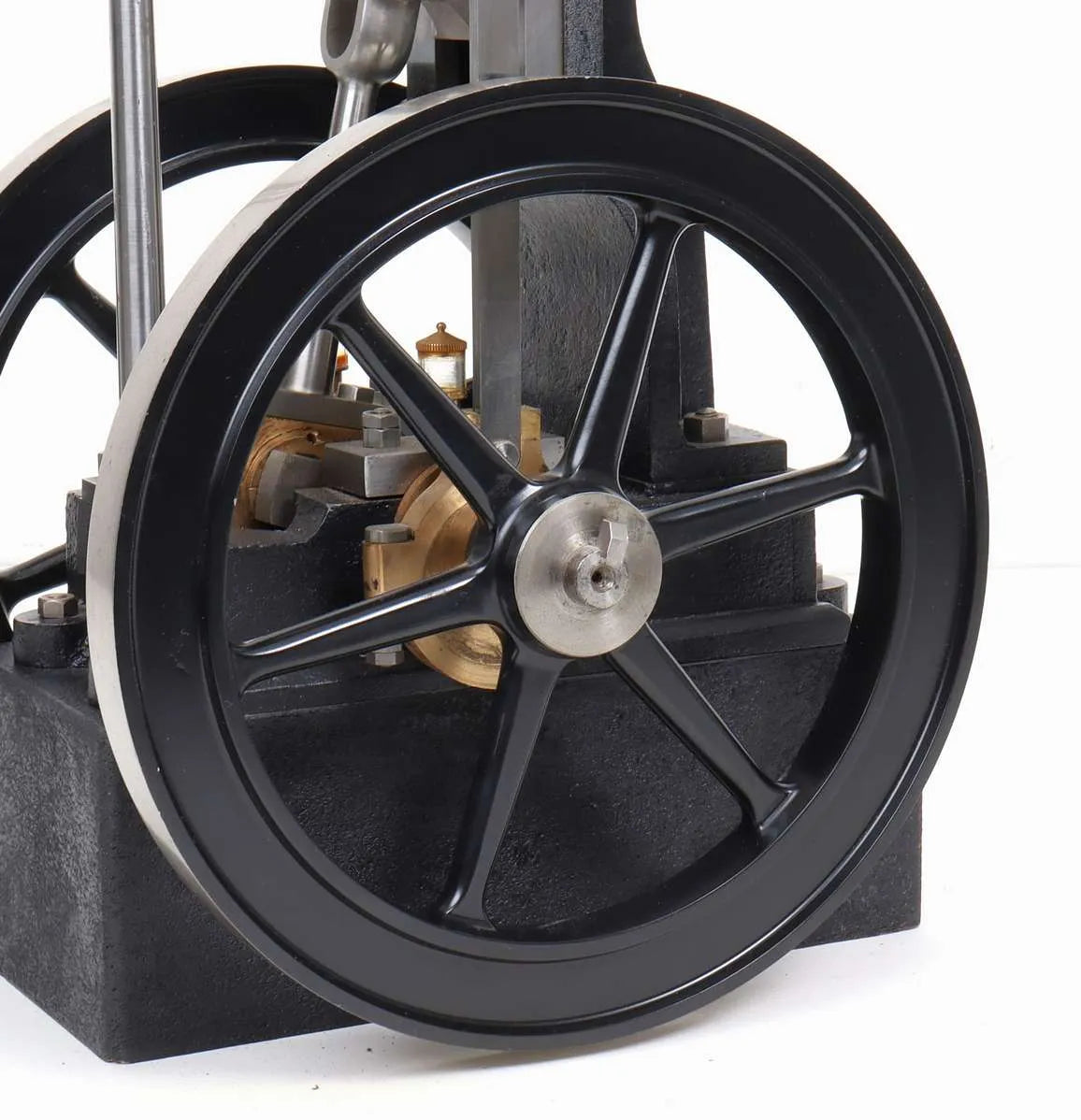 Large vertical engine