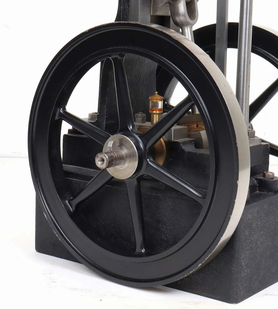 Large vertical engine