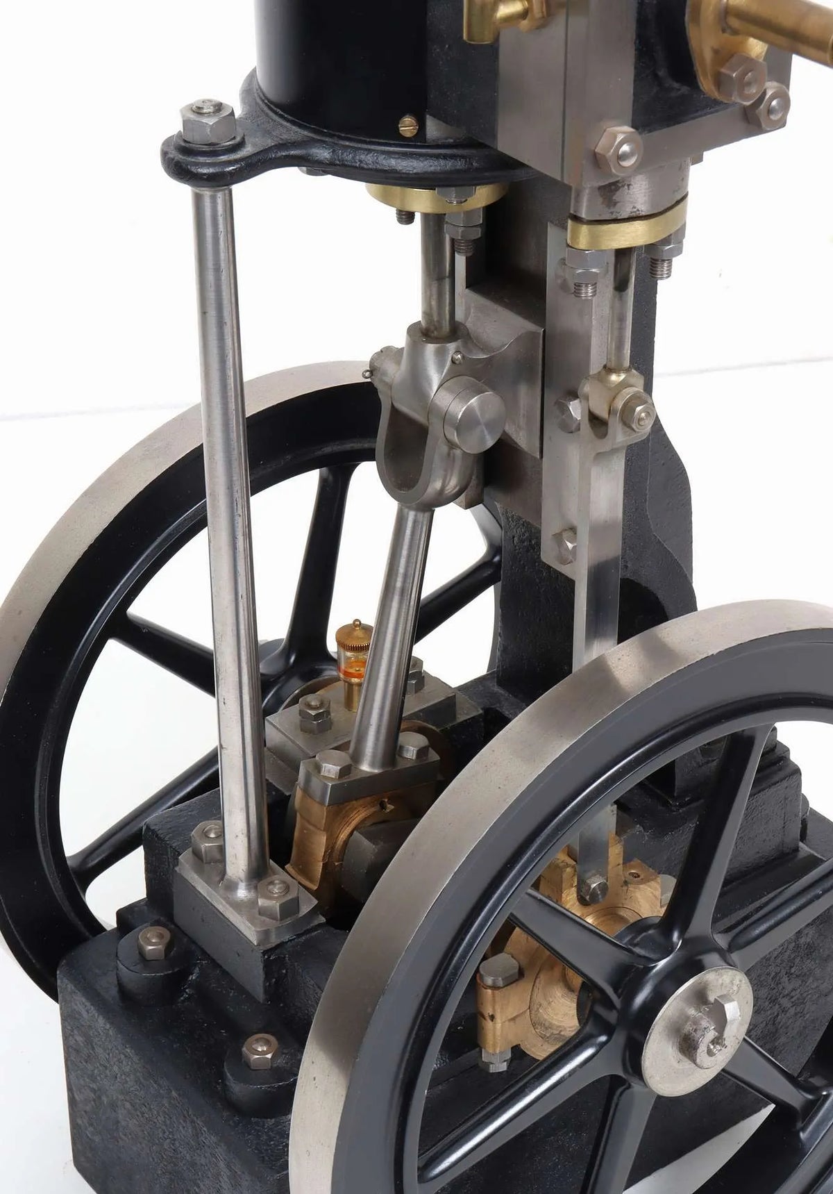 Large vertical engine