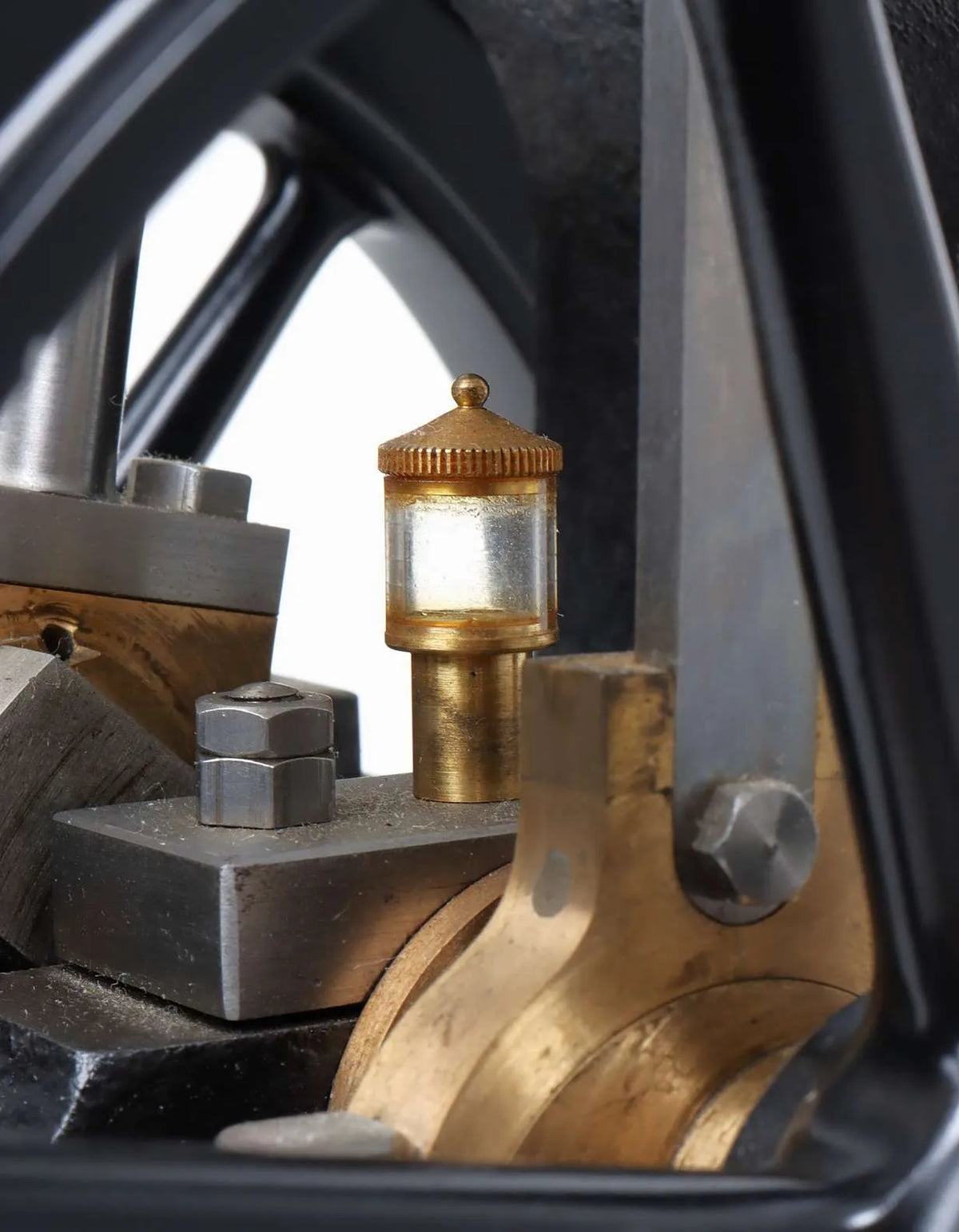 Large vertical engine