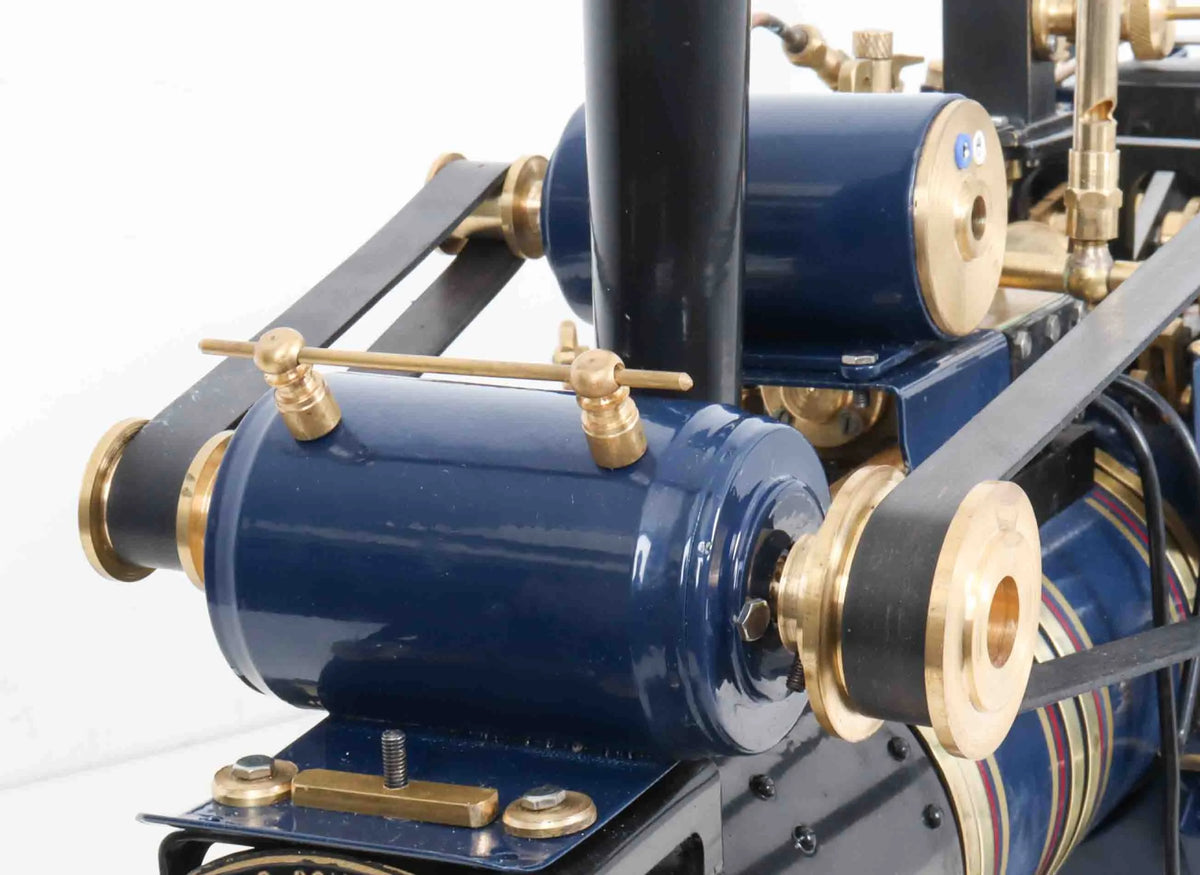 Markie Showmans engine with living van