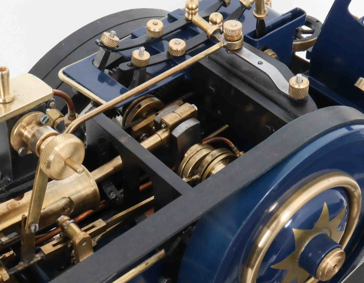 Markie Showmans engine with living van