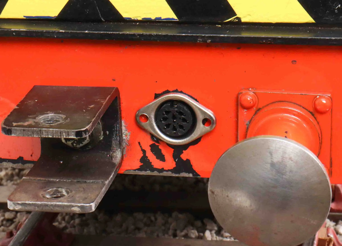 5 inch gauge Class 08 battery-electric